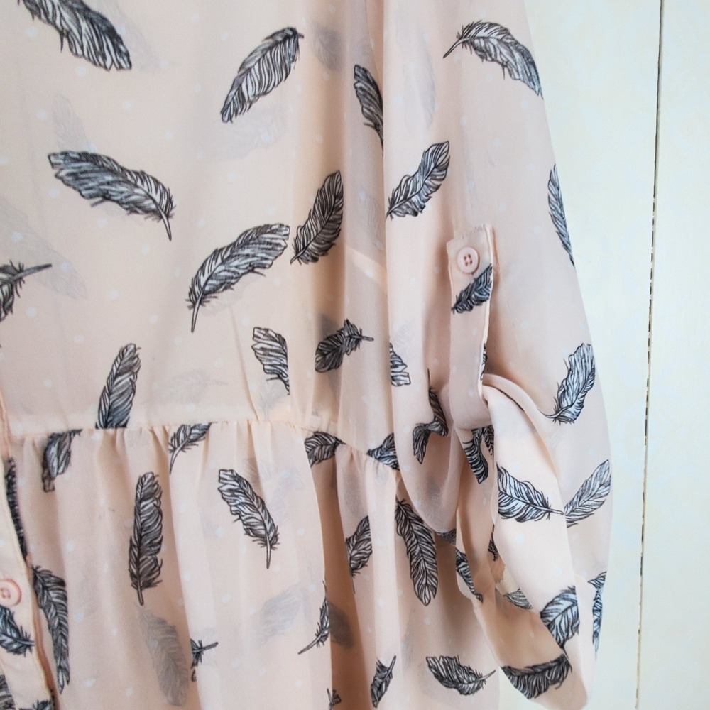 Torrid Tunic Top Womens 1 Pink Excellent Feather Print High Low Roll Tab Chiffon - Picture 8 of 8